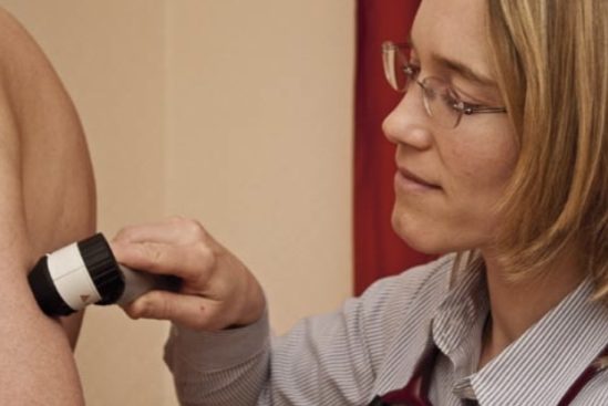 Dr. Katja Eissfeldt: Weiterbildung wie Schmerztherapie, Psychsomatik Dr. Katja Eissfeldt Weiterbildg: Psychosomatik, Physiognomie, Schmerztherapie, Palliativmedizin, Spirituell Heilen Heilgesang, Channelmedium