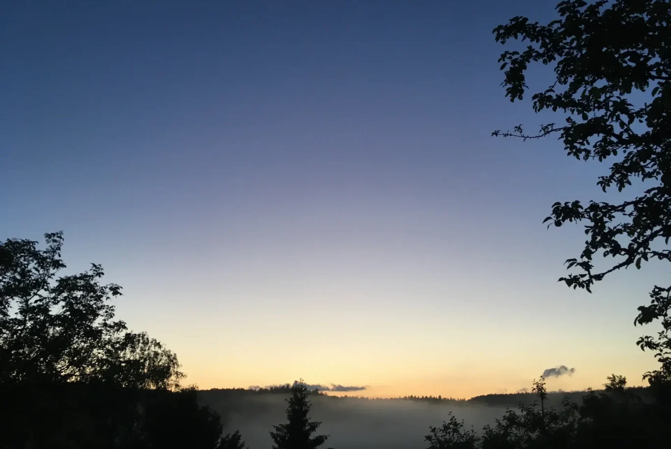 Clarity & transformation like sun penetrating the dark sky Dr. Katja Eissfeldt: Self-awareness and harmony of body, soul & spirit. Clarity & holistic self-healing, like the sun illuminating the sky